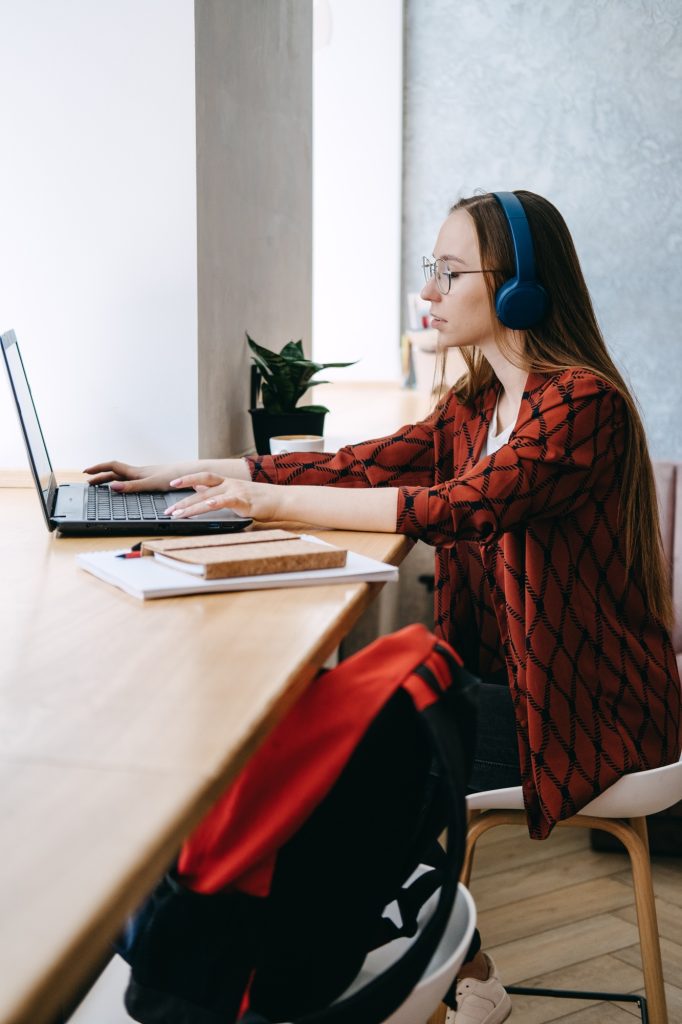 Outsourcing IT Projects, remote work, young professionals. female young programmer,